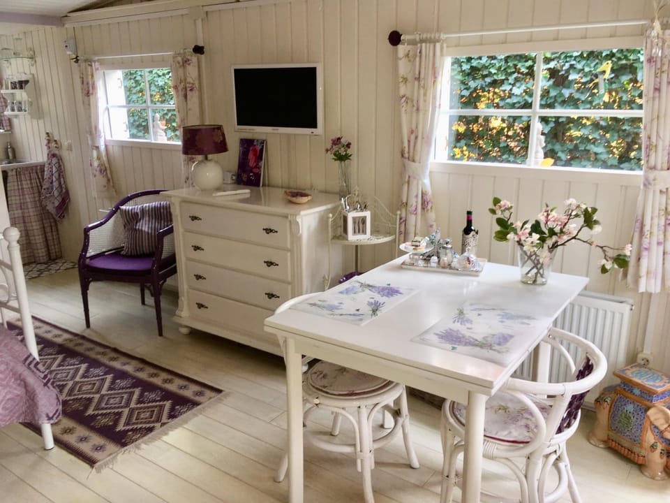 Logies Het Tuinhuisje Bed and Breakfast in Enschede