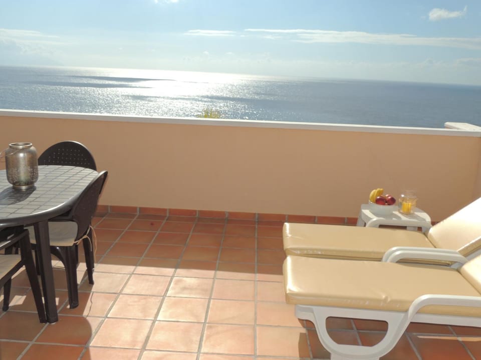 Romantic Retreat with Marine View Apartment in Acantilados de Los Gigantes