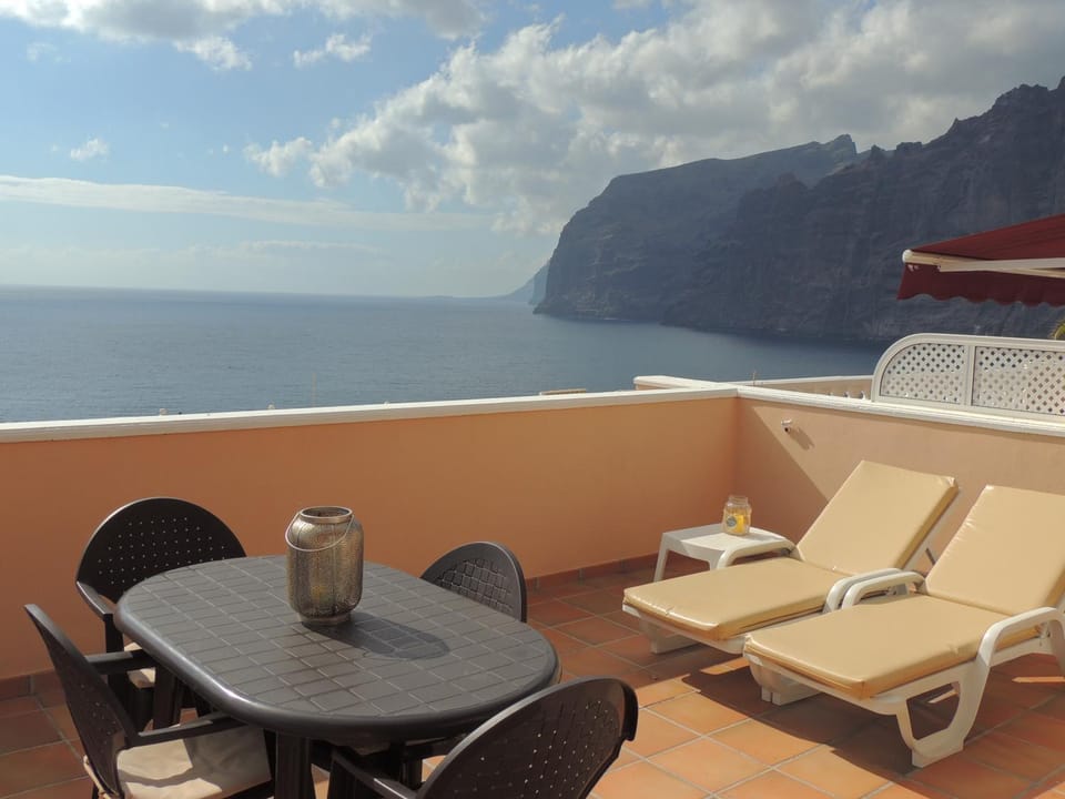 Romantic Retreat with Marine View Apartment in Acantilados de Los Gigantes