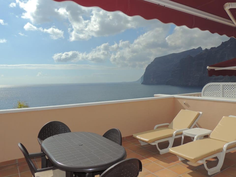 Romantic Retreat with Marine View Apartment in Acantilados de Los Gigantes