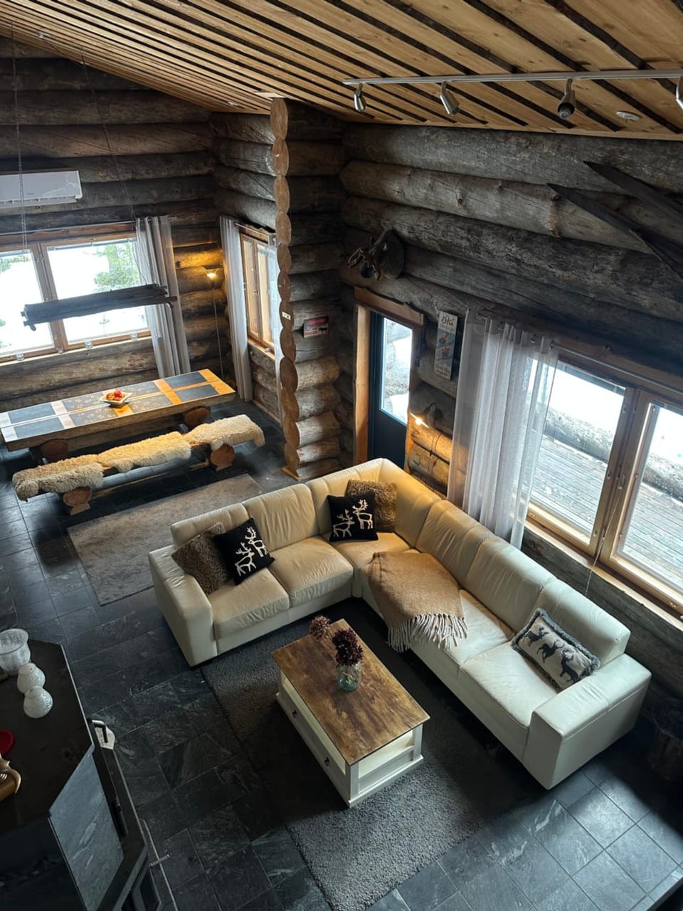 Living room, Seating area