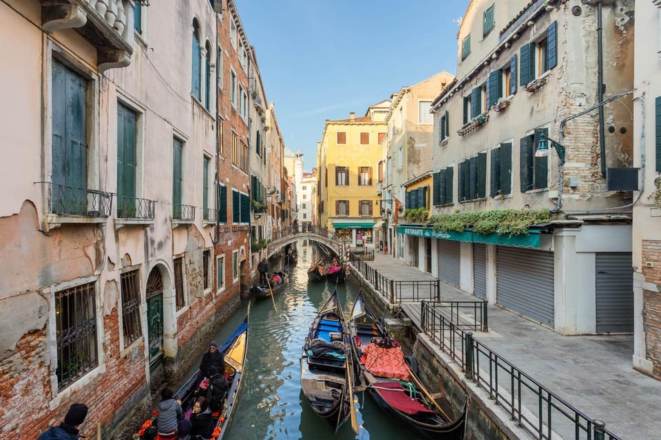 Top Venice Apartments and Rooms Ostreghe Bridge Bed and Breakfast in San Marco