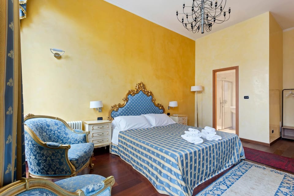 Top Venice Apartments and Rooms Ostreghe Bridge Bed and Breakfast in San Marco