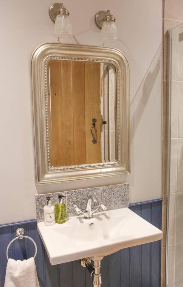 SKITTLES - charming one bedroom apartment - parking - easy access to Bath Apartment in England