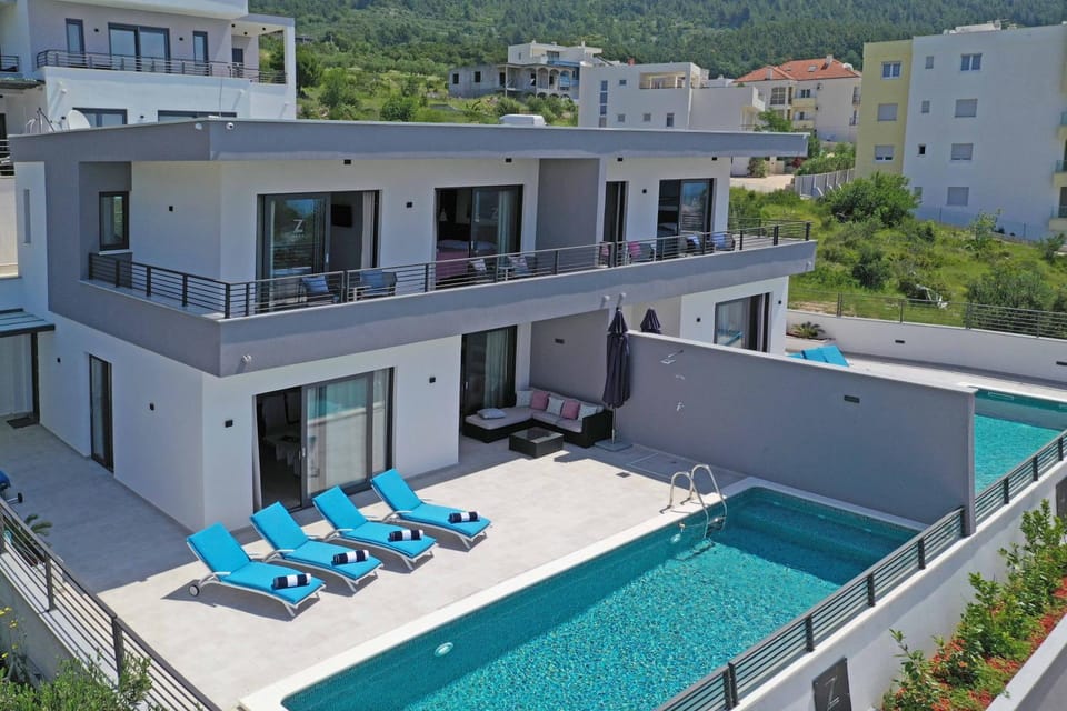 Balcony/Terrace, Swimming pool