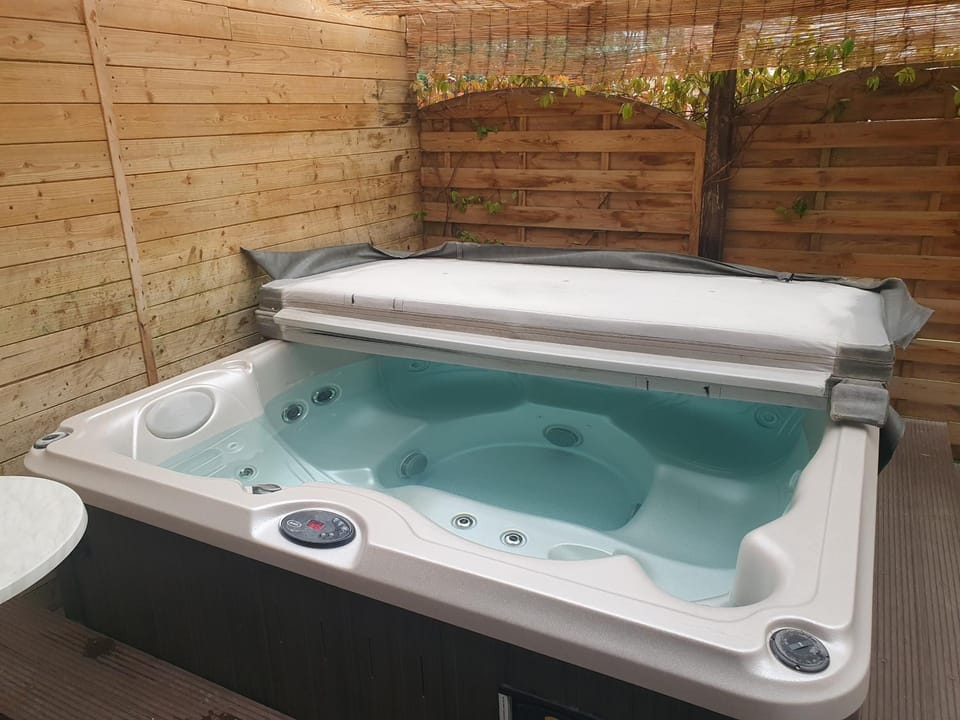 gite du grand étang 2 adultes, 2 enfants maxi Bed and Breakfast in Plouha