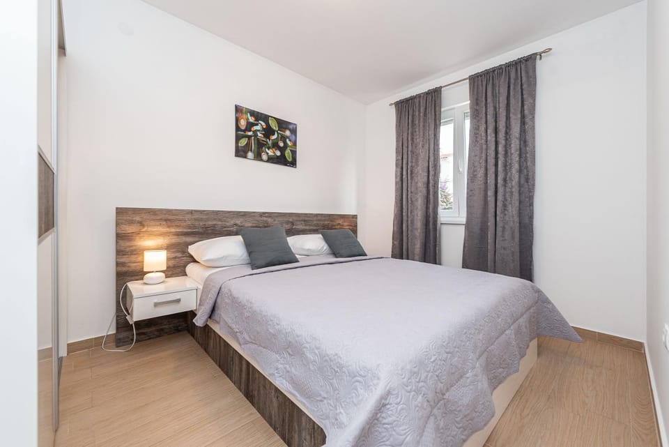 Star 3 modern & centrally ap fo 4 Apartment in Novalja