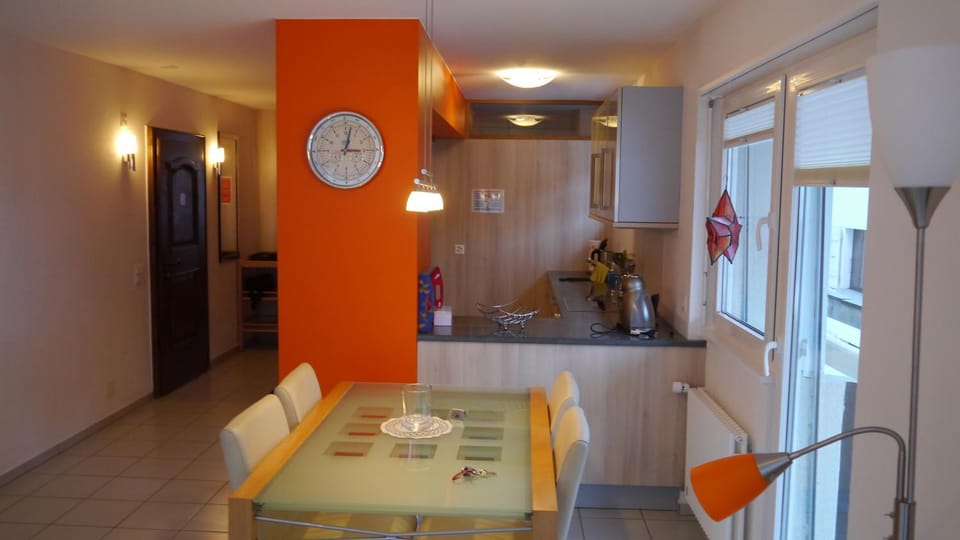 Kitchen or kitchenette, Living room, Dining area