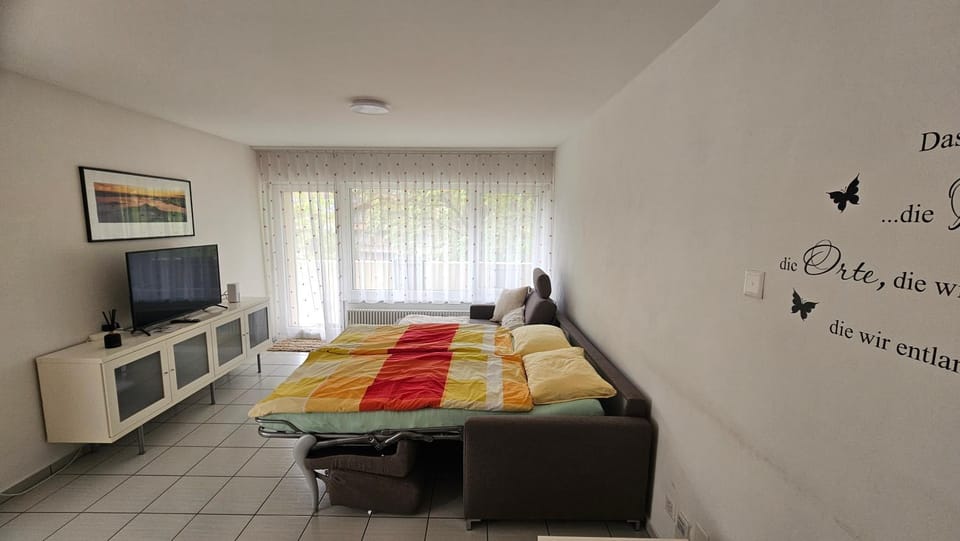 Bed, Living room