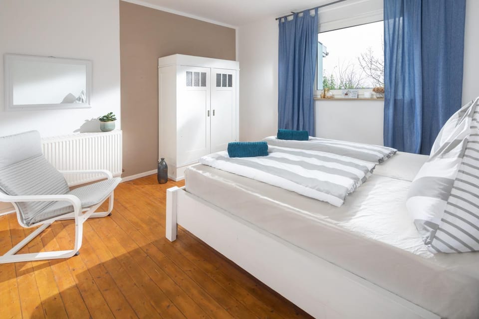 Bed, Photo of the whole room, Bedroom, wardrobe