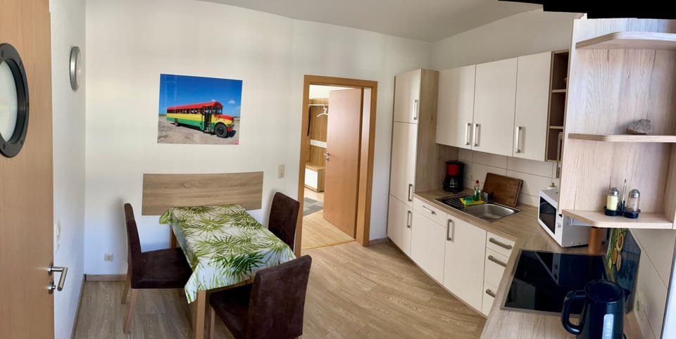 Kitchen or kitchenette, Dining area, stove