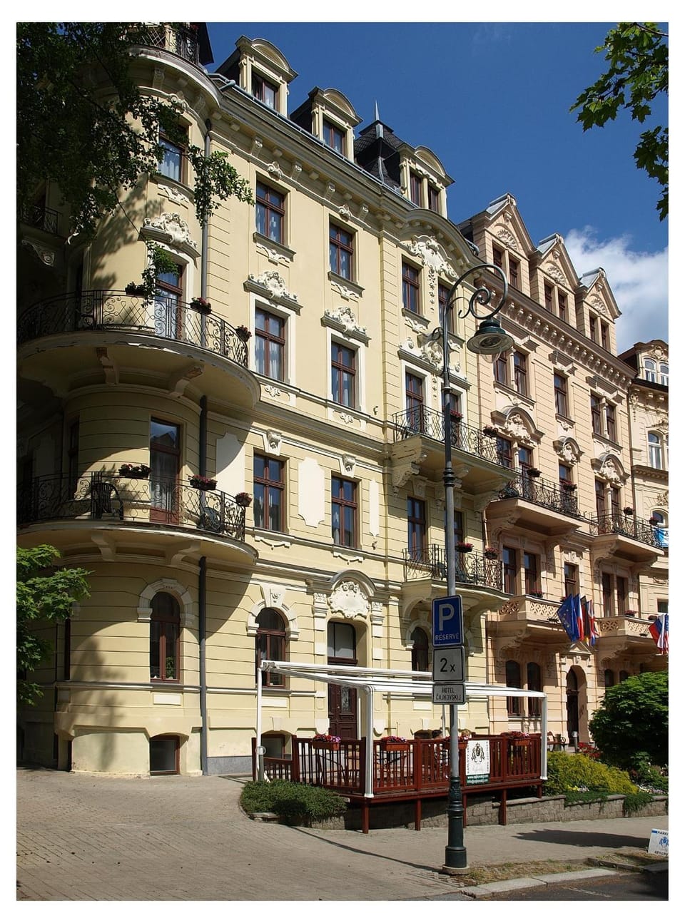 Property building, Facade/entrance