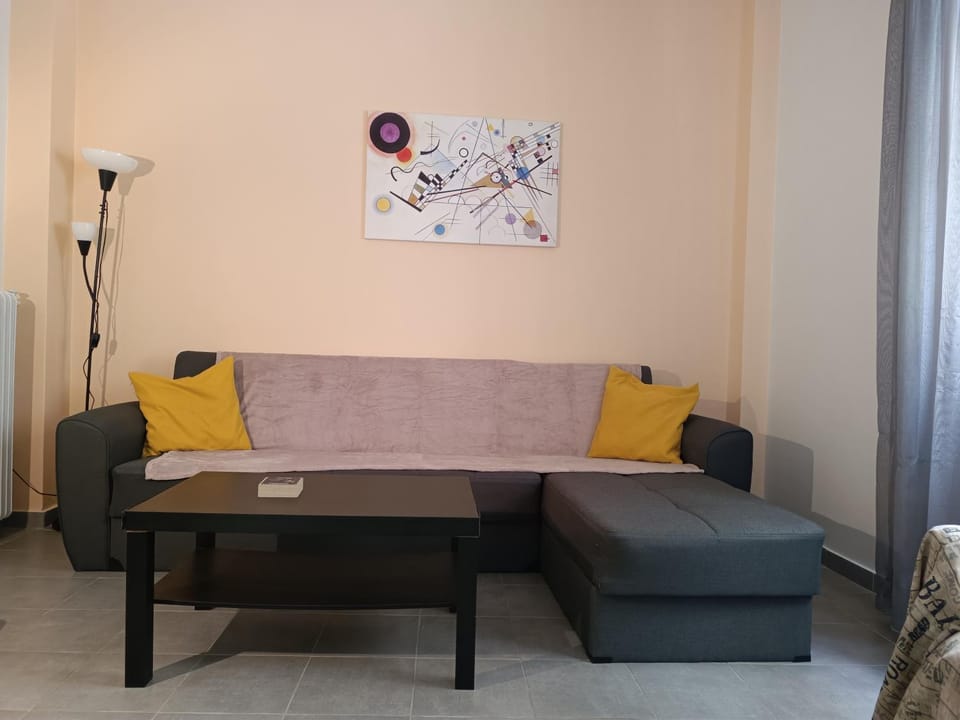 Top GroundFloor in Mets Apartment in Athens
