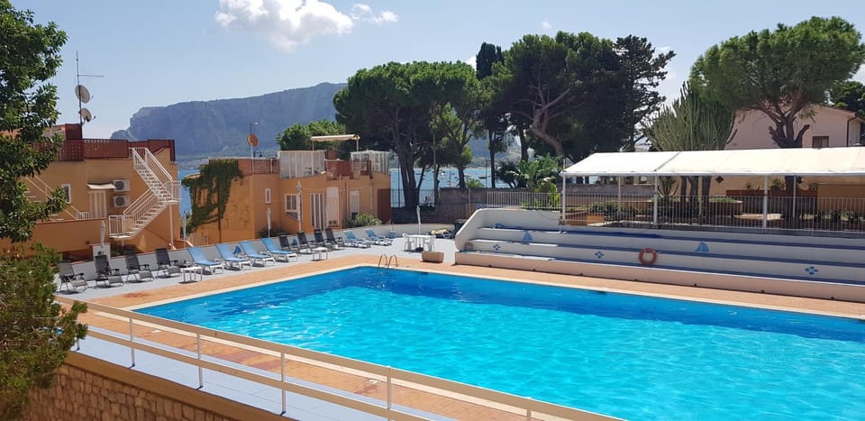 Swimming pool, Swimming pool