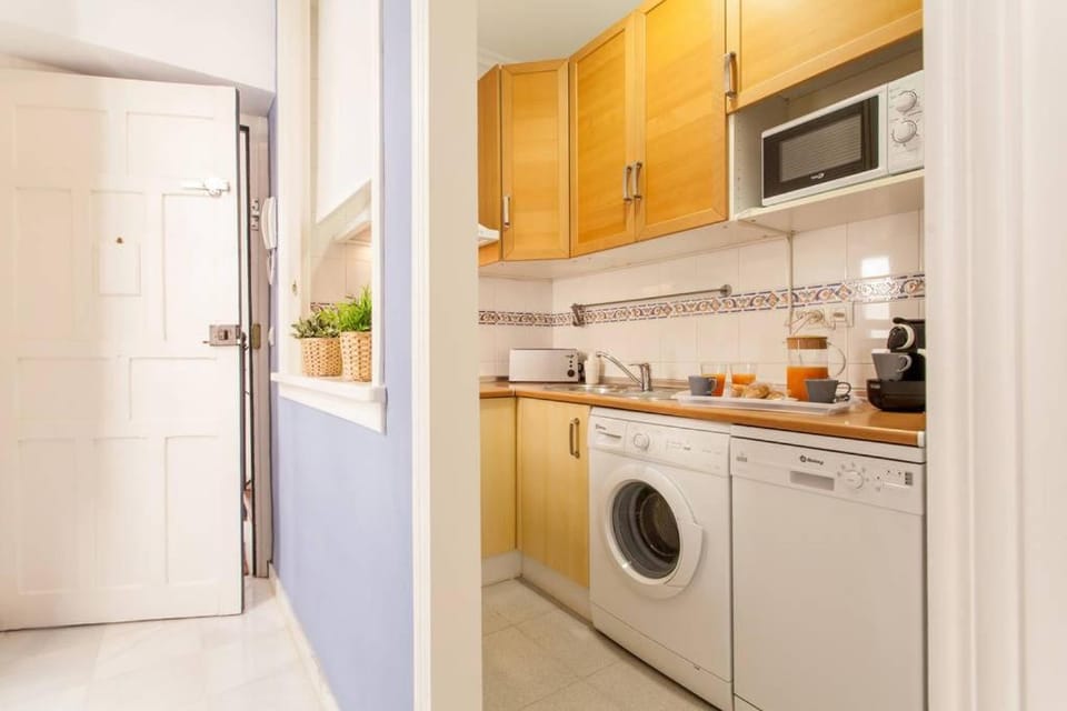 Hostly Rivero 2B Center-Fibre-communal terrace-Parking Optional-CLess Apartment in Seville