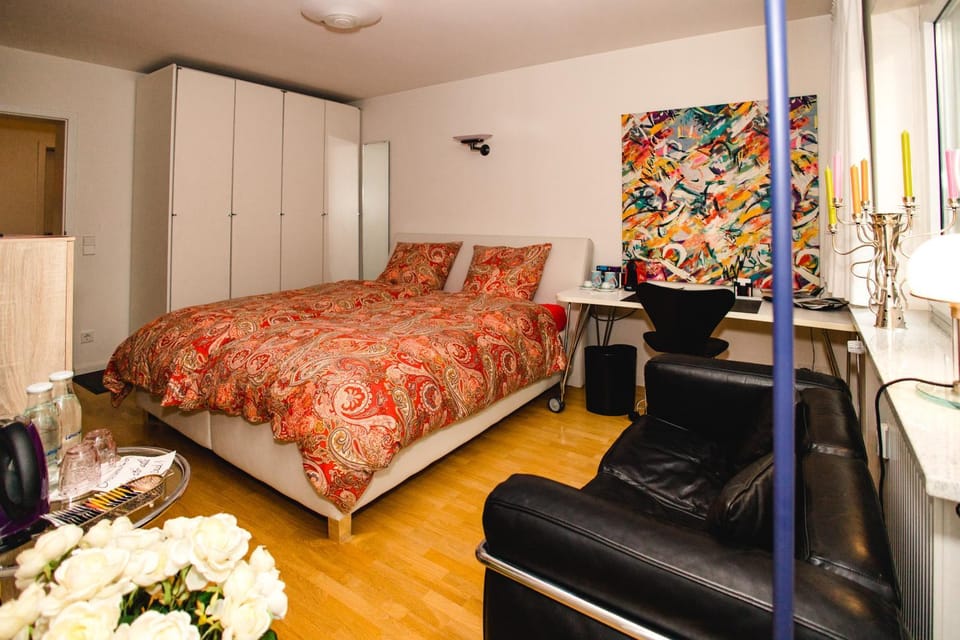 Bed, Photo of the whole room, Seating area, hair dresser, wardrobe