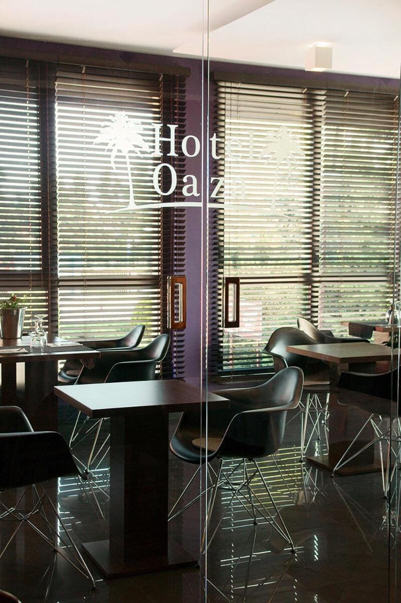 Restaurant/places to eat, Lounge or bar