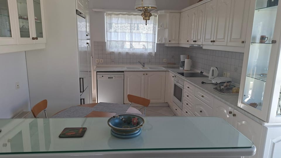 Sea view,big and comfortable appartment in Voula Apartment in East Attica Regional Unit, Greece