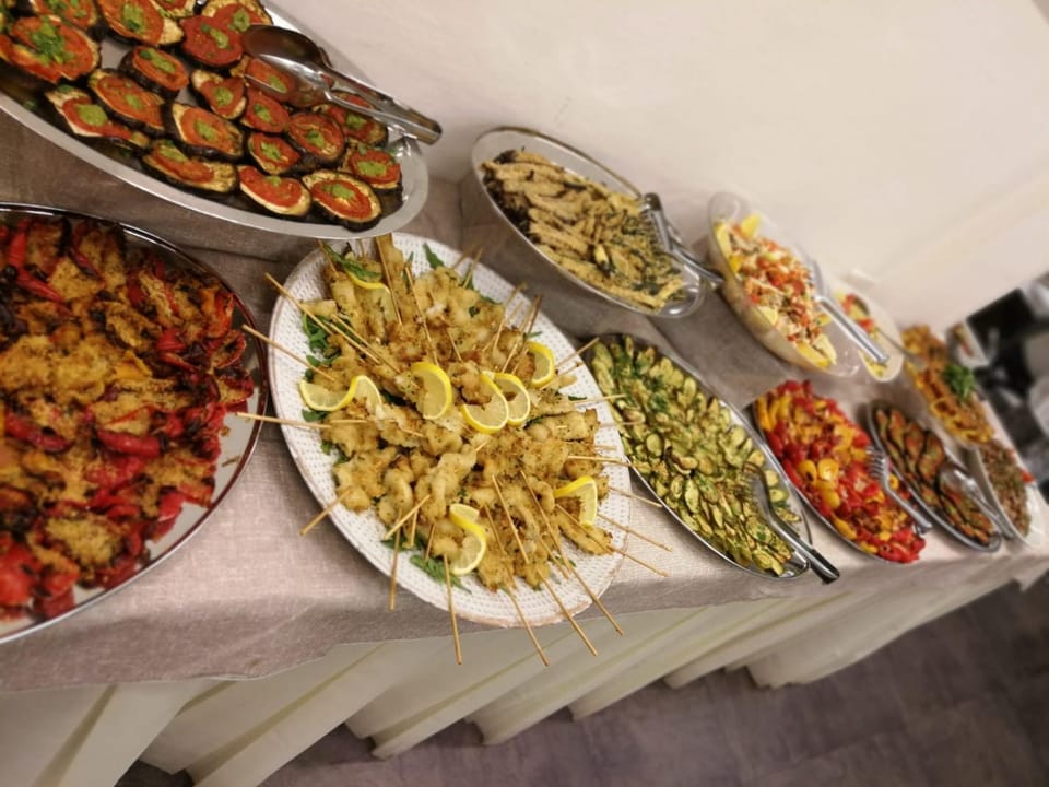 Food and drinks, Food, Lunch, Dinner