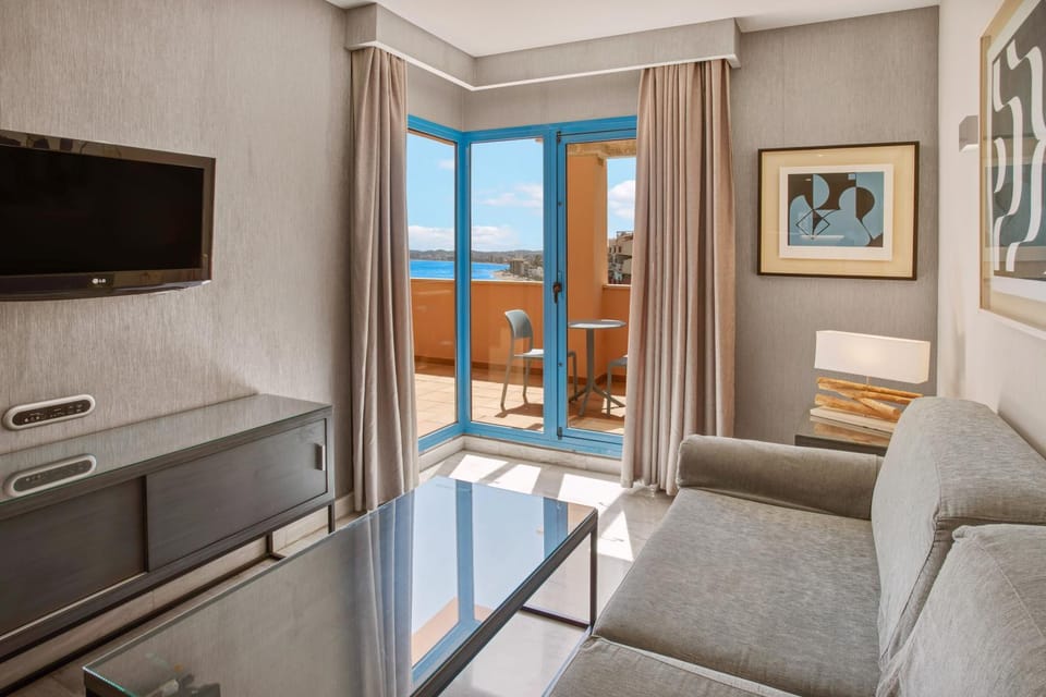 TV and multimedia, View (from property/room), Balcony/Terrace, Beach, Sea view