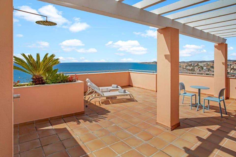 Shower, Garden, View (from property/room), Balcony/Terrace, Sea view