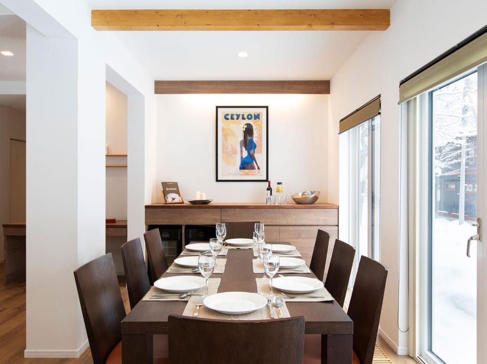 Seating area, Dining area