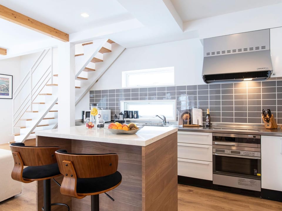 Kitchen or kitchenette, Seating area