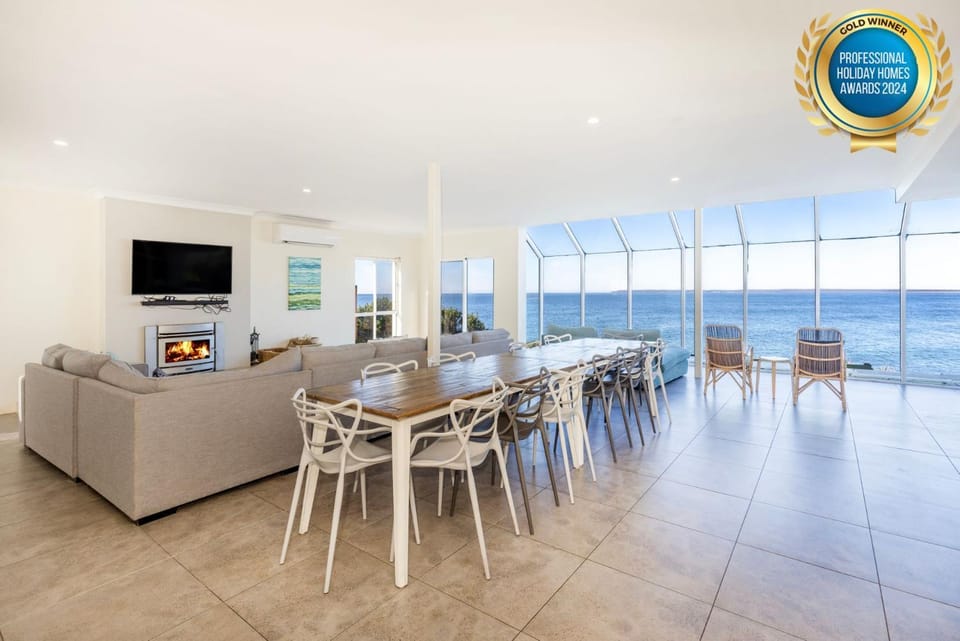 Neptune I Absolute Beachfront I Stunning Views House in Culburra Beach