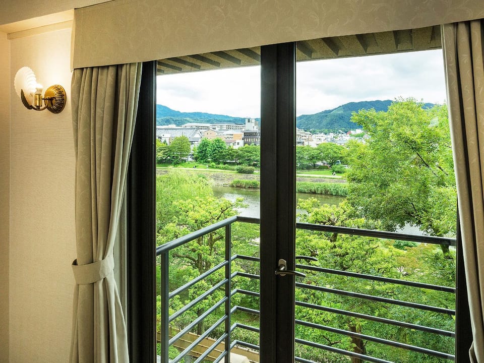 Balcony/Terrace, Photo of the whole room, River view