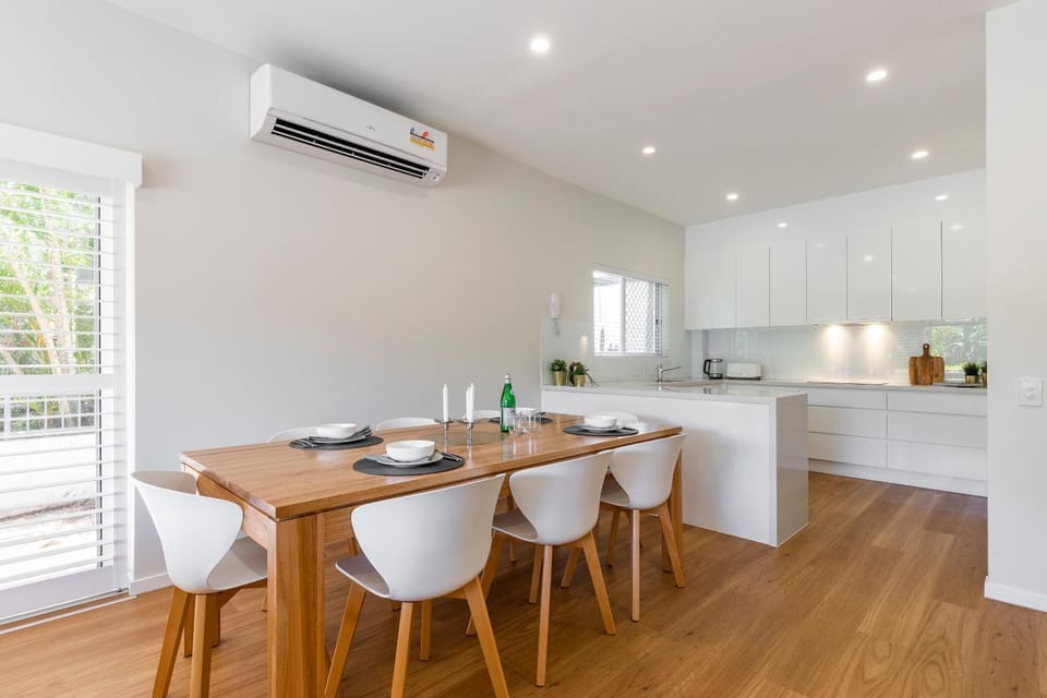 Location, location, Sunshine Beach Apartment in Noosa Heads