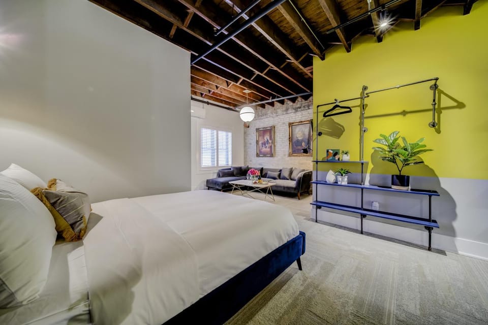 Bed, Living room, Photo of the whole room, Seating area, Bedroom
