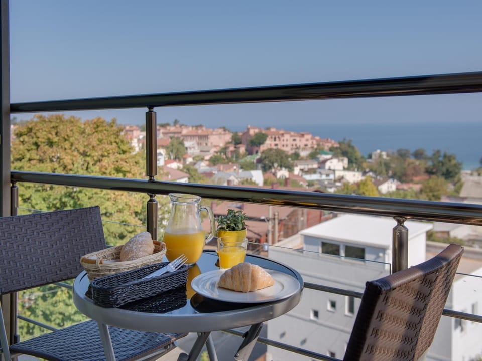 Pool view, Sea view