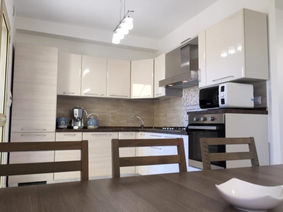 Restaurant/places to eat, Seating area, kitchen