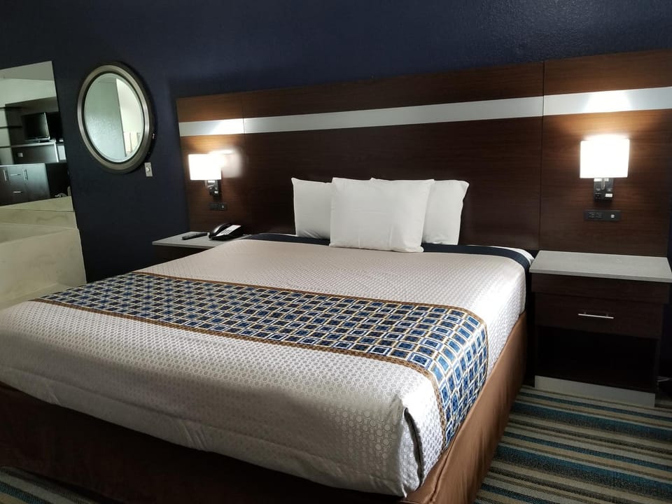 HomeBridge Inn and Suites Motel in Beaumont