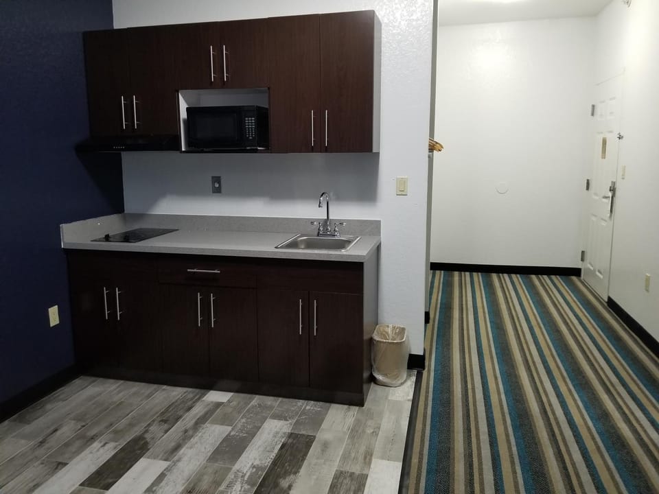 HomeBridge Inn and Suites Motel in Beaumont