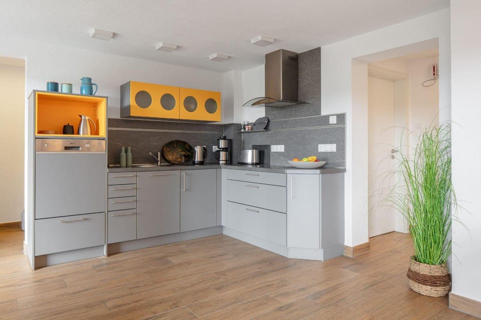 Coffee/tea facilities, Kitchen or kitchenette, stove, toaster, towels