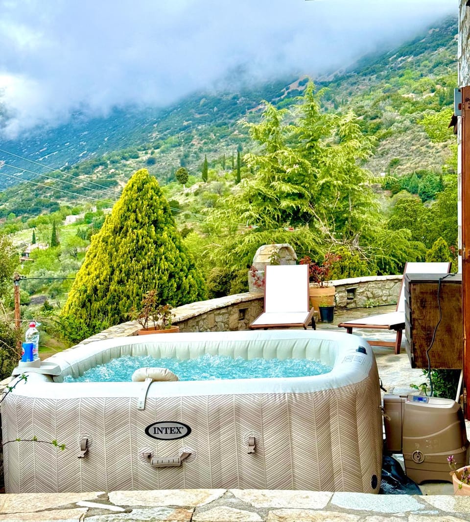 Day, Natural landscape, Hot Tub, Hot Tub, Mountain view, Pool view, Swimming pool