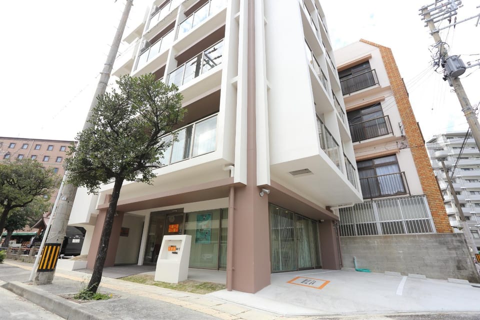 Property building, Facade/entrance