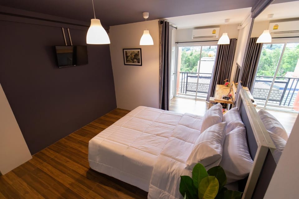 Bed, Photo of the whole room, Decorative detail