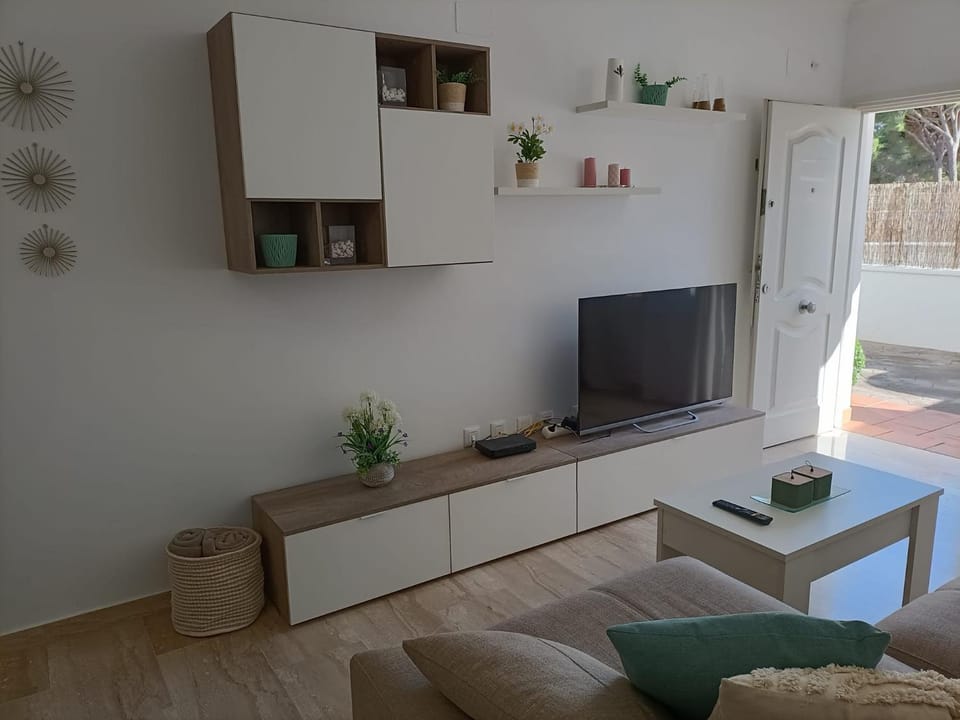TV and multimedia, Living room, Seating area, Evening entertainment