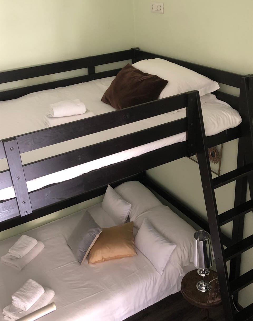 Bedroom, bunk bed