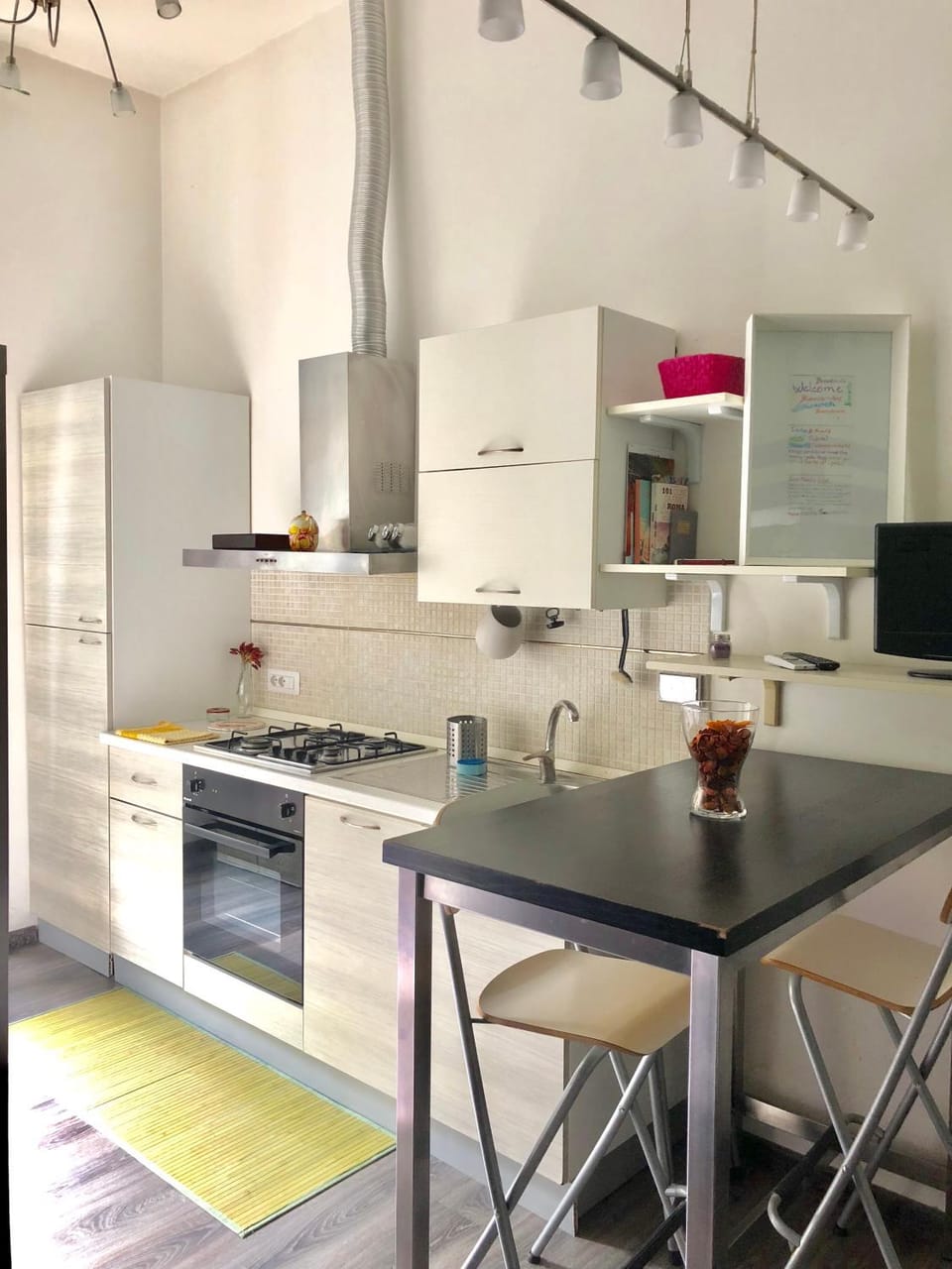 Kitchen or kitchenette, Dining area, oven, stove, toaster