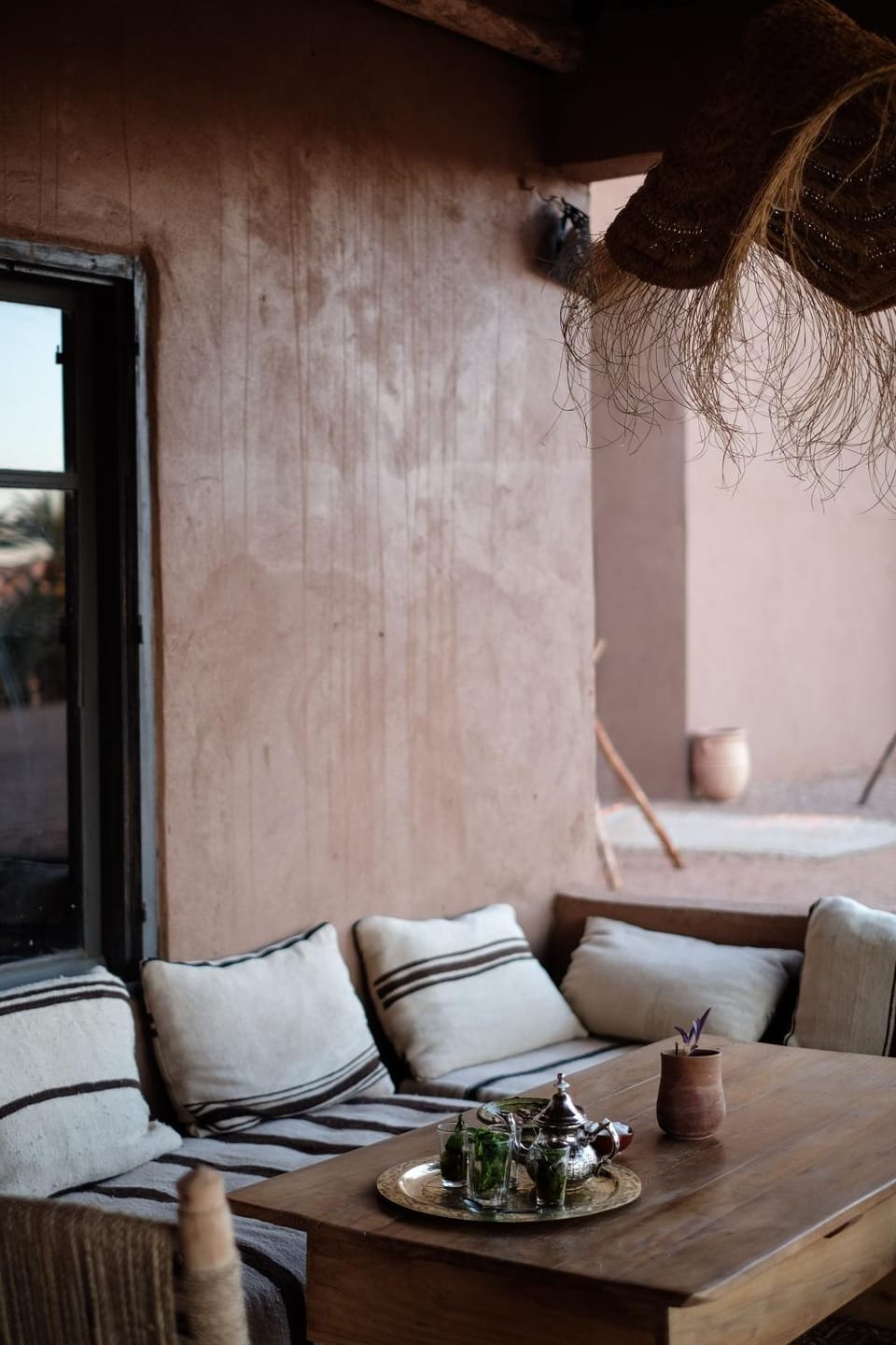 Restaurant/places to eat, Living room, Drinks, Non alcoholic drinks