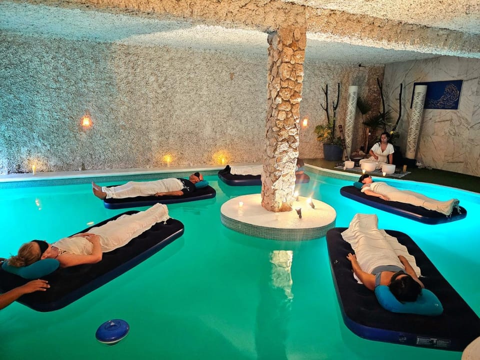 Spa and wellness centre/facilities, Swimming pool, group of guests