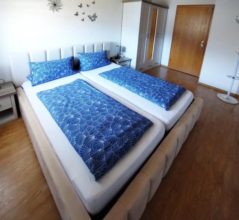 Bed, Photo of the whole room