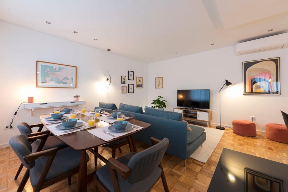 Coffee/tea facilities, Kitchen or kitchenette, Living room, Dining area