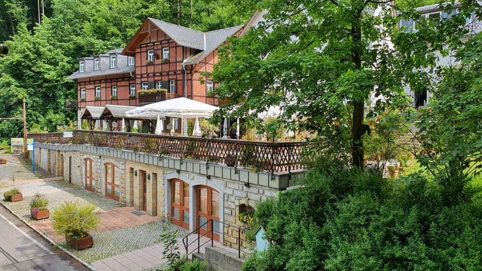 Property building, Spring, Summer, Balcony/Terrace