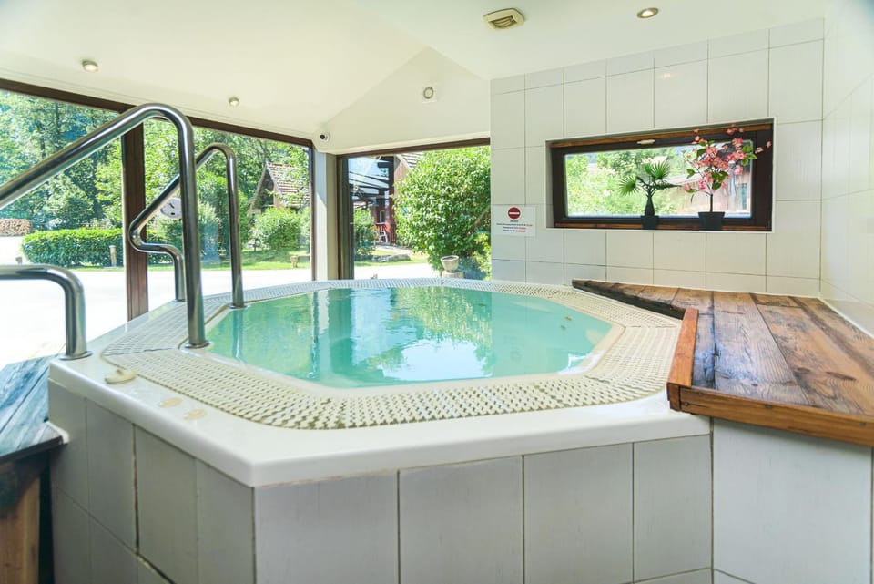 Hot Tub, Spa and wellness centre/facilities