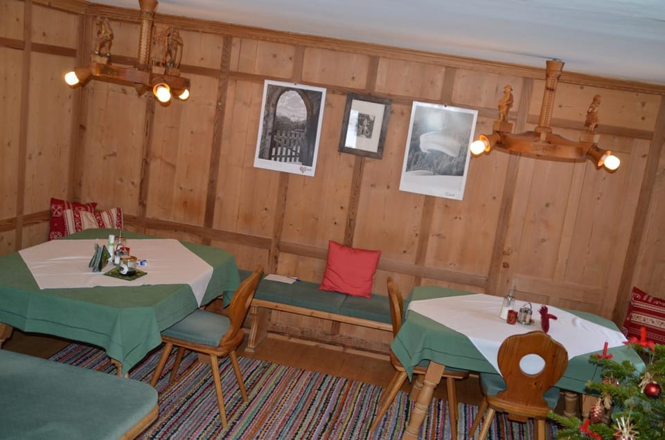 Restaurant/places to eat, Communal lounge/ TV room