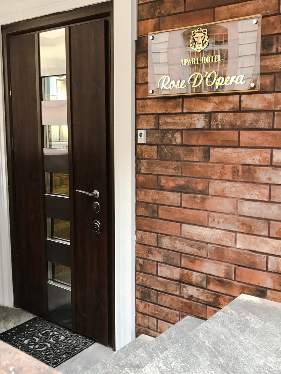 Facade/entrance